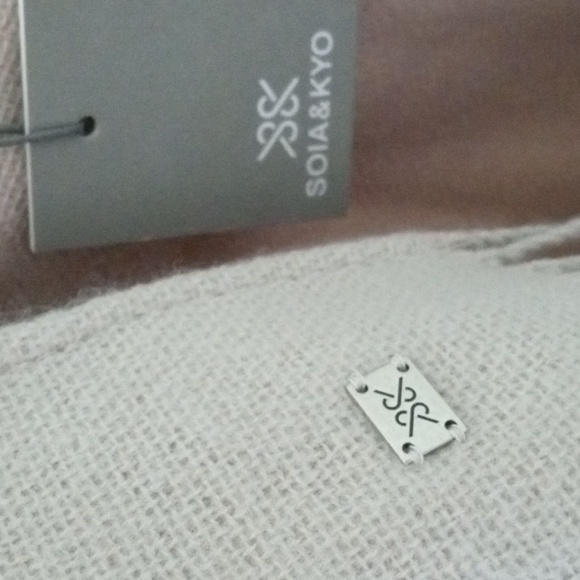 SOIA&KYO OSFA Soft Stylish Wrap Cover Tan/Cream Color Fashionable Fall 🍂 Attire - Picture 14 of 14